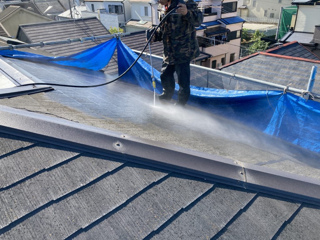 大阪府和泉市で外壁の高圧洗浄作業