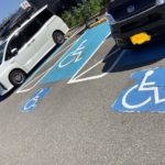 車椅子のマークを13ヶ所塗り直す