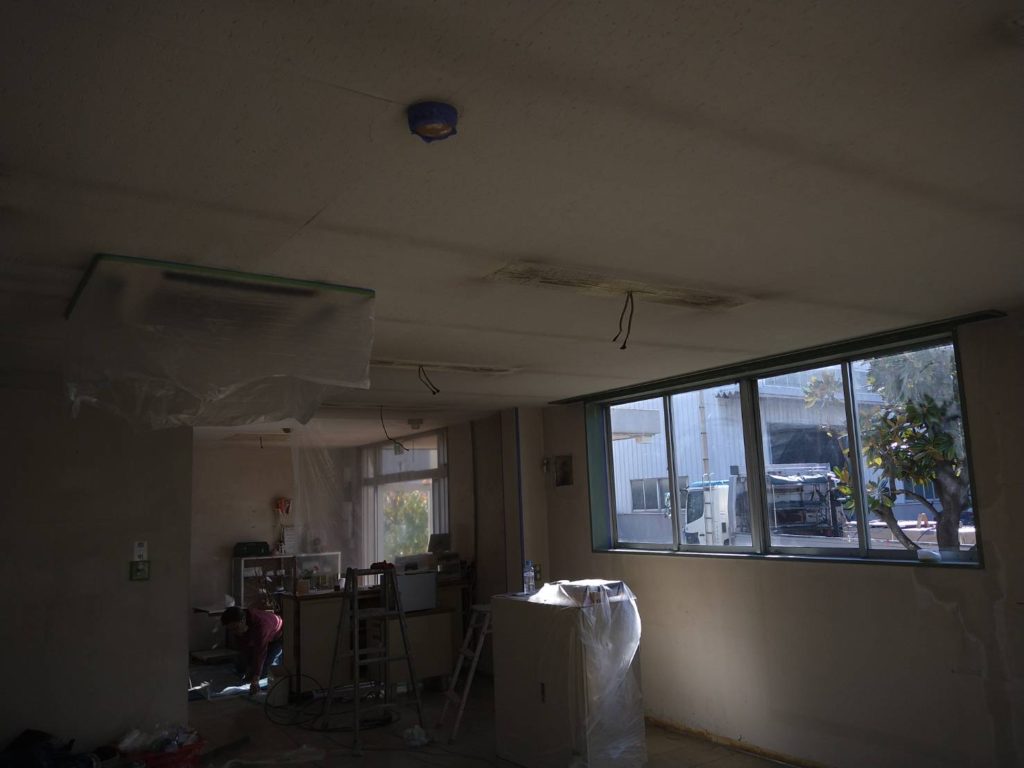 大阪府高石市　事務所室内の壁、天井を塗装